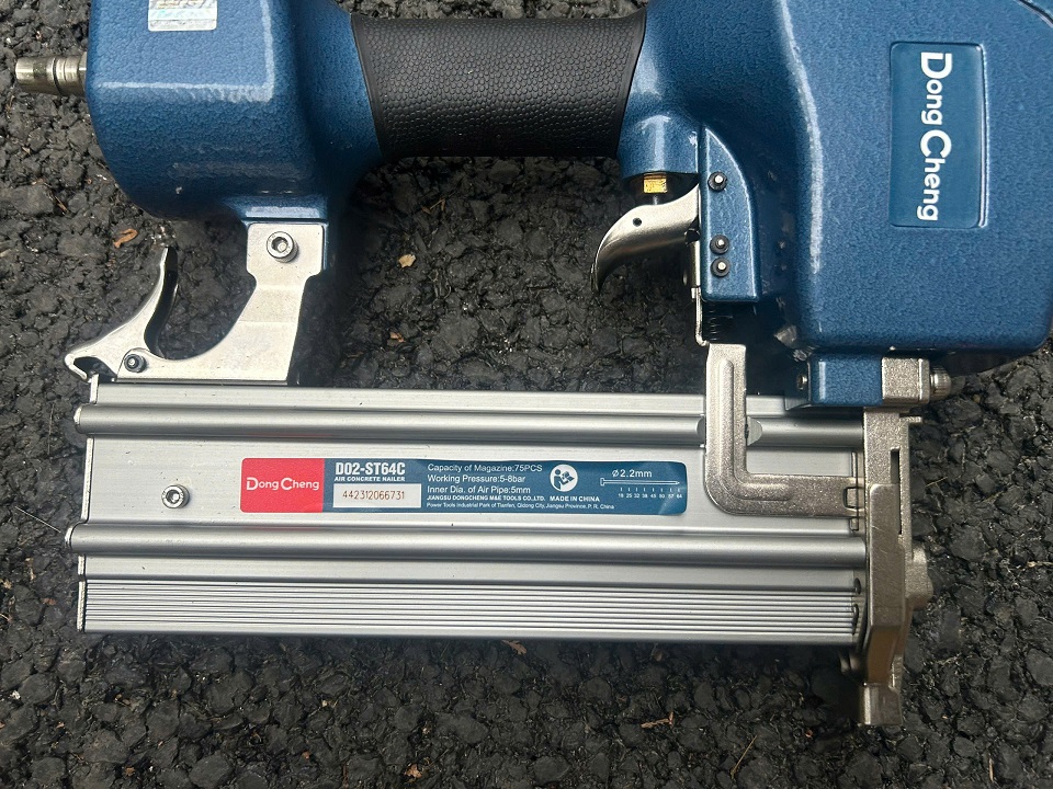 Máy Bắn Đinh Bê Tông Dongcheng D02-ST64C