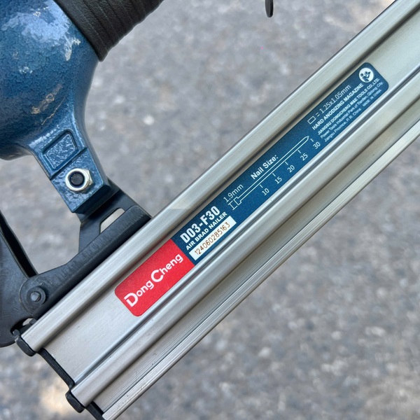 Máy Bắn Đinh Thẳng Dongcheng D03-F30