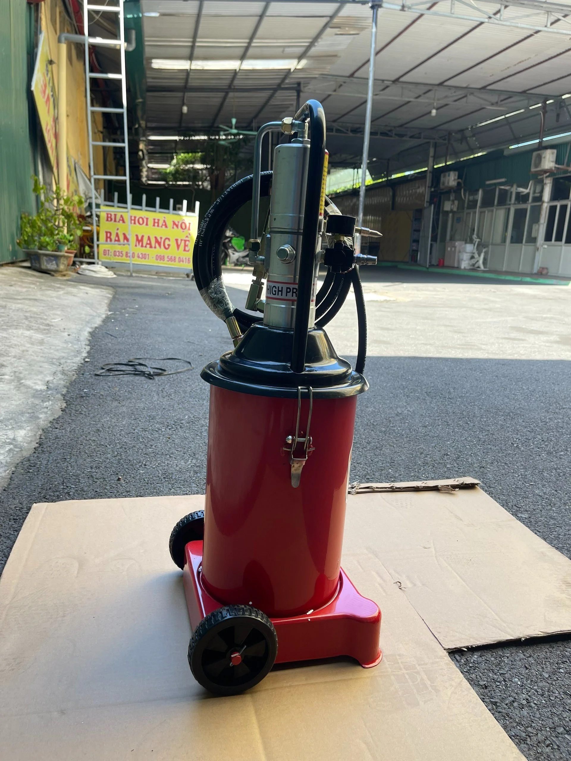 Máy Bơm Mỡ 15L Nakawa BM-15L