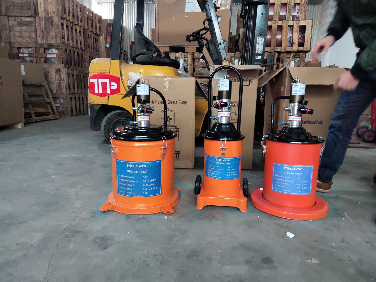 Máy Bơm Mỡ 20L Kumisai KMS-20S