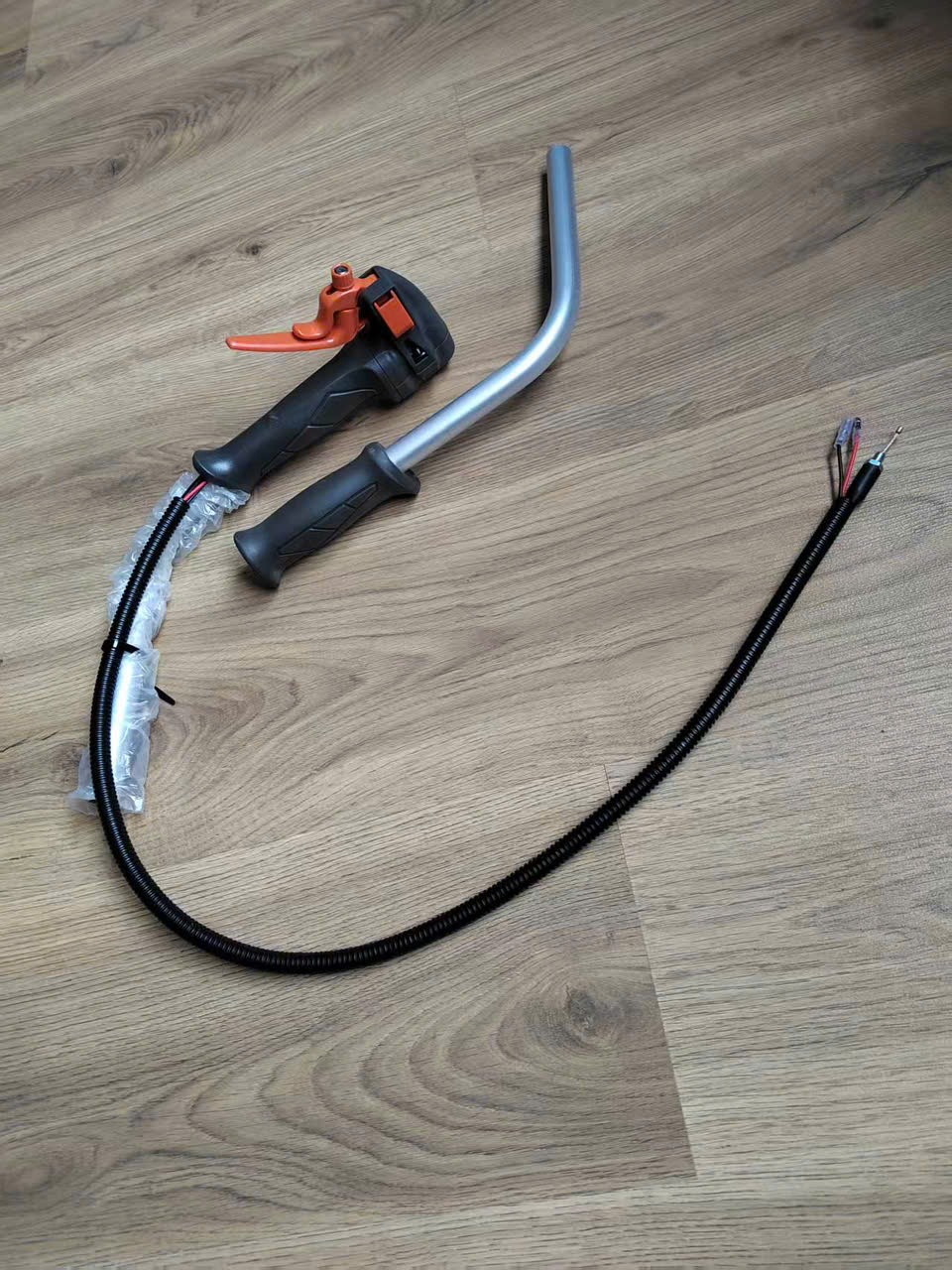 Máy cắt cỏ 2 thì 1.75KW Huqama HU543