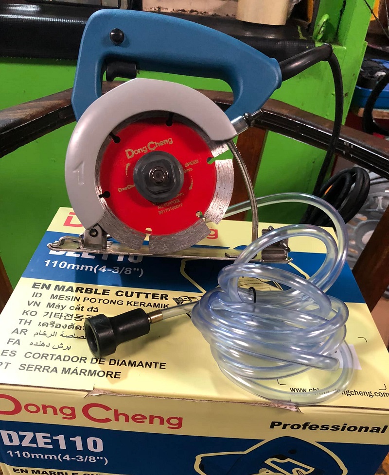 Máy Cắt Đá 1200W Dongcheng DZE110