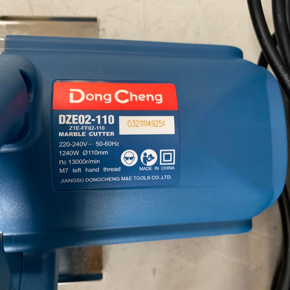 Máy Cắt Đá 1240W Dongcheng DZE02-110