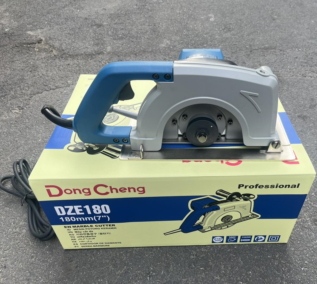 Máy Cắt Đá 1520W Dongcheng DZE180
