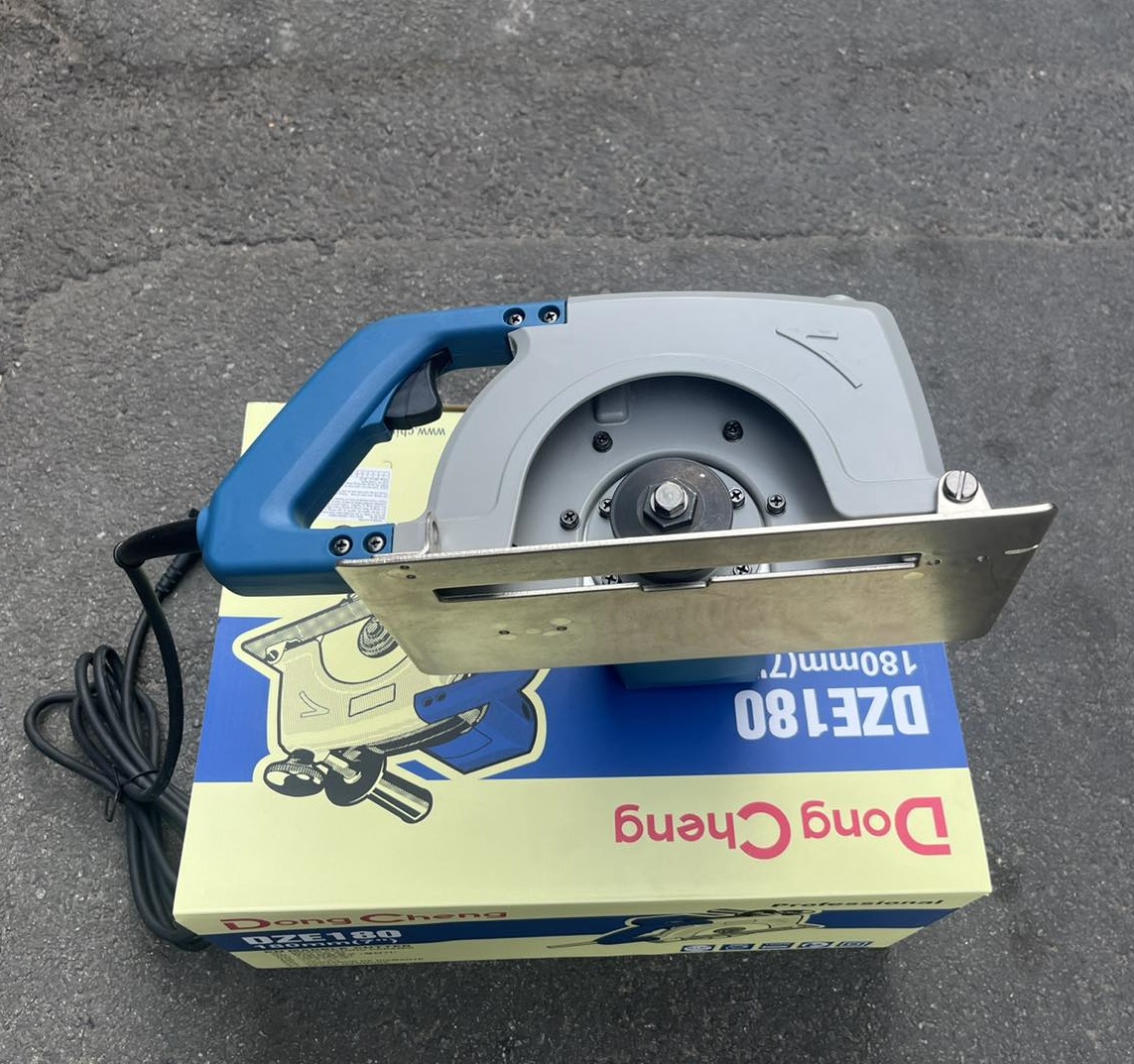 Máy Cắt Đá 1520W Dongcheng DZE180