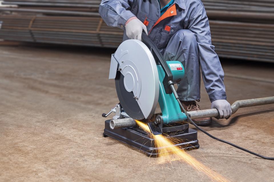 Máy Cắt Sắt 2000W DCA AJG02-355