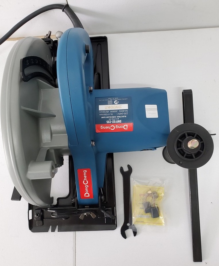 Máy Cưa Gỗ 2000W Dongcheng DMY02-235