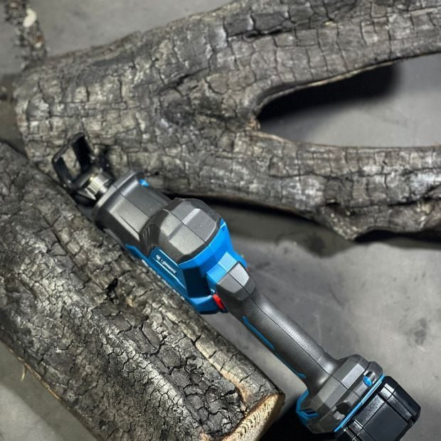 Máy Cưa Kiếm Dùng Pin Dongcheng DCJF22