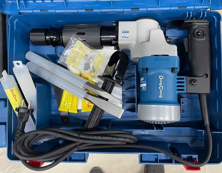 Máy Đục Bê Tông 1050W Dongcheng DZG6