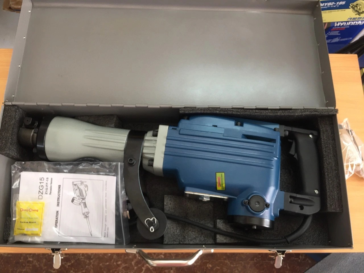 Máy Đục Bê Tông 1240W Dongcheng DZG03-15