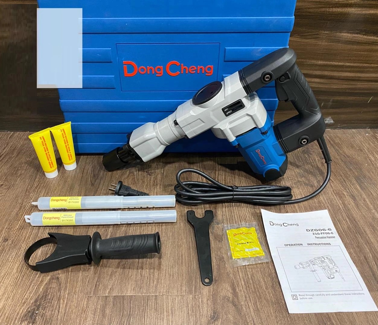 Máy Đục Bê Tông 1400W Dongcheng DZG06-6S