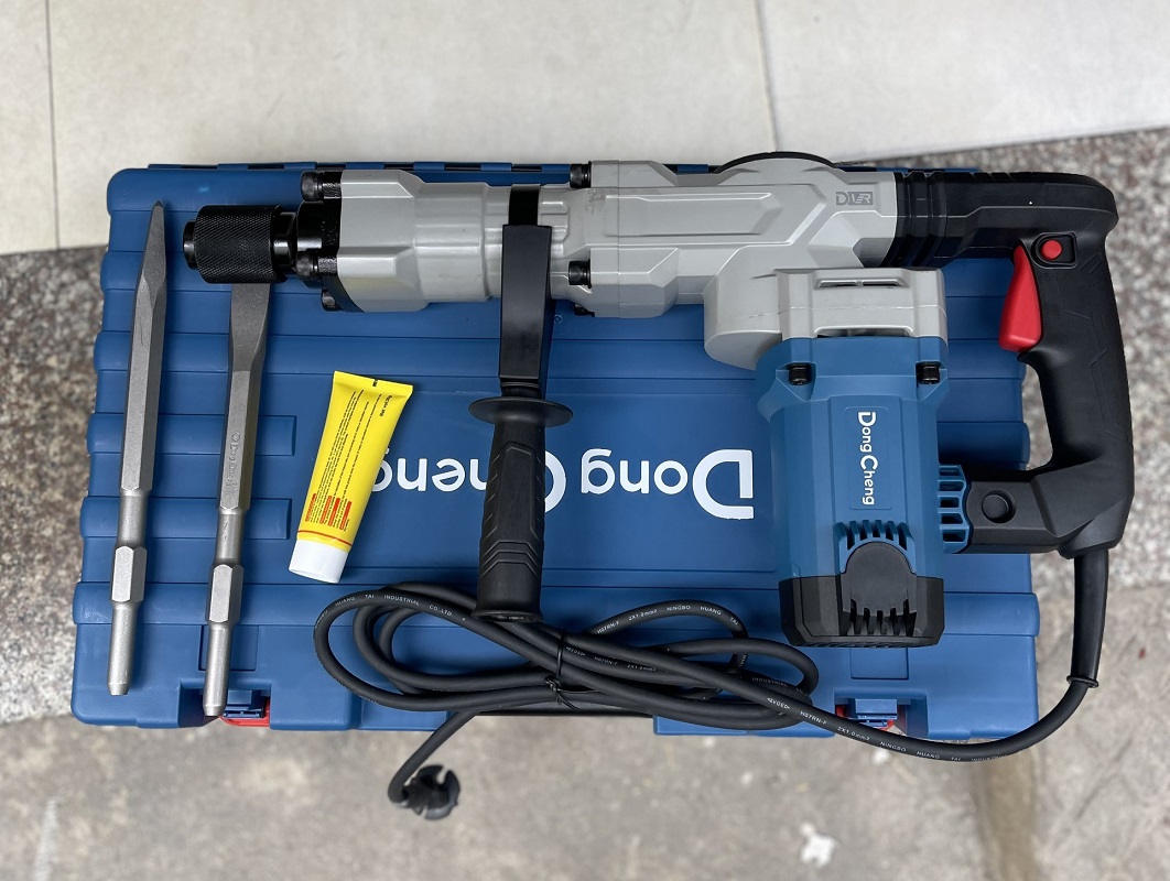 Máy Đục Bê Tông 1600W Dongcheng DZG07-6