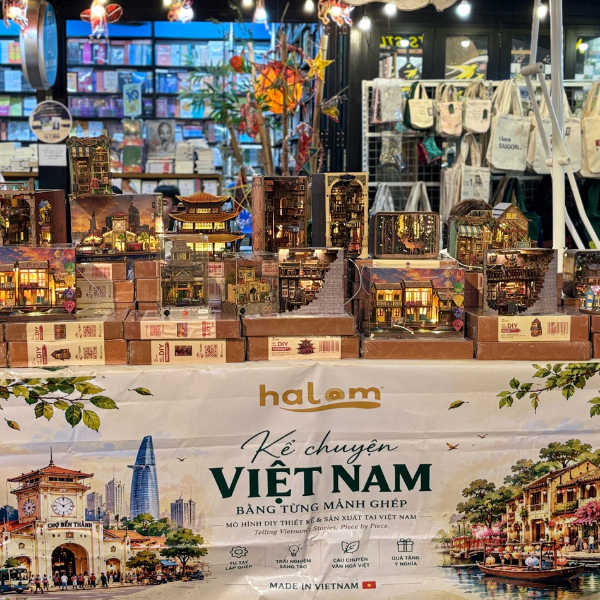 Shalom Wood mang mô hình gỗ DIY Halom đến Ngày hội Sách và Văn hóa Đêm lần 9