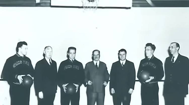 Lịch sử và sự phát triển của môn bóng rổ