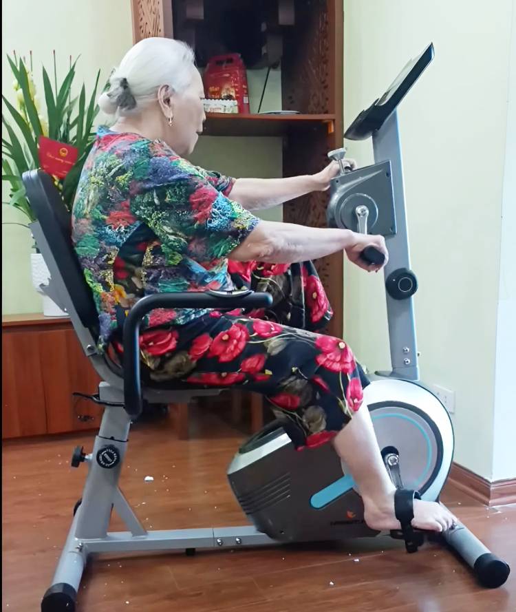 Các bước sử dụng xe đạp tập phục hồi chức năng