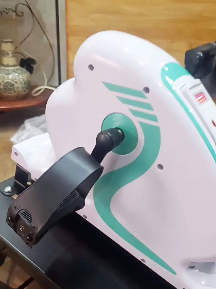 có bàn đạp tiện lợi cho người già và người sau tai biến