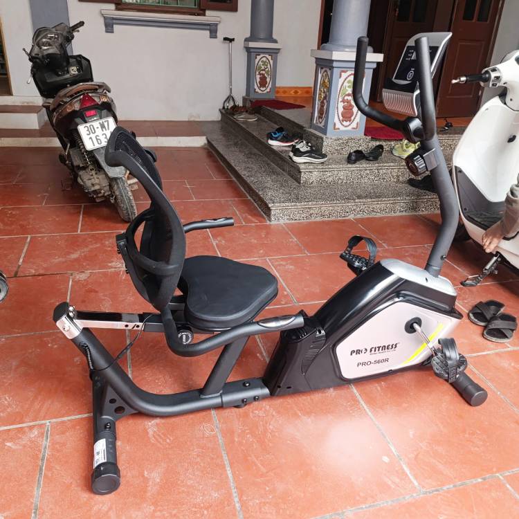 Khởi nguyên Sport lắp đặt xe đạp có tựa lưng PRO-560R tại nhà khách