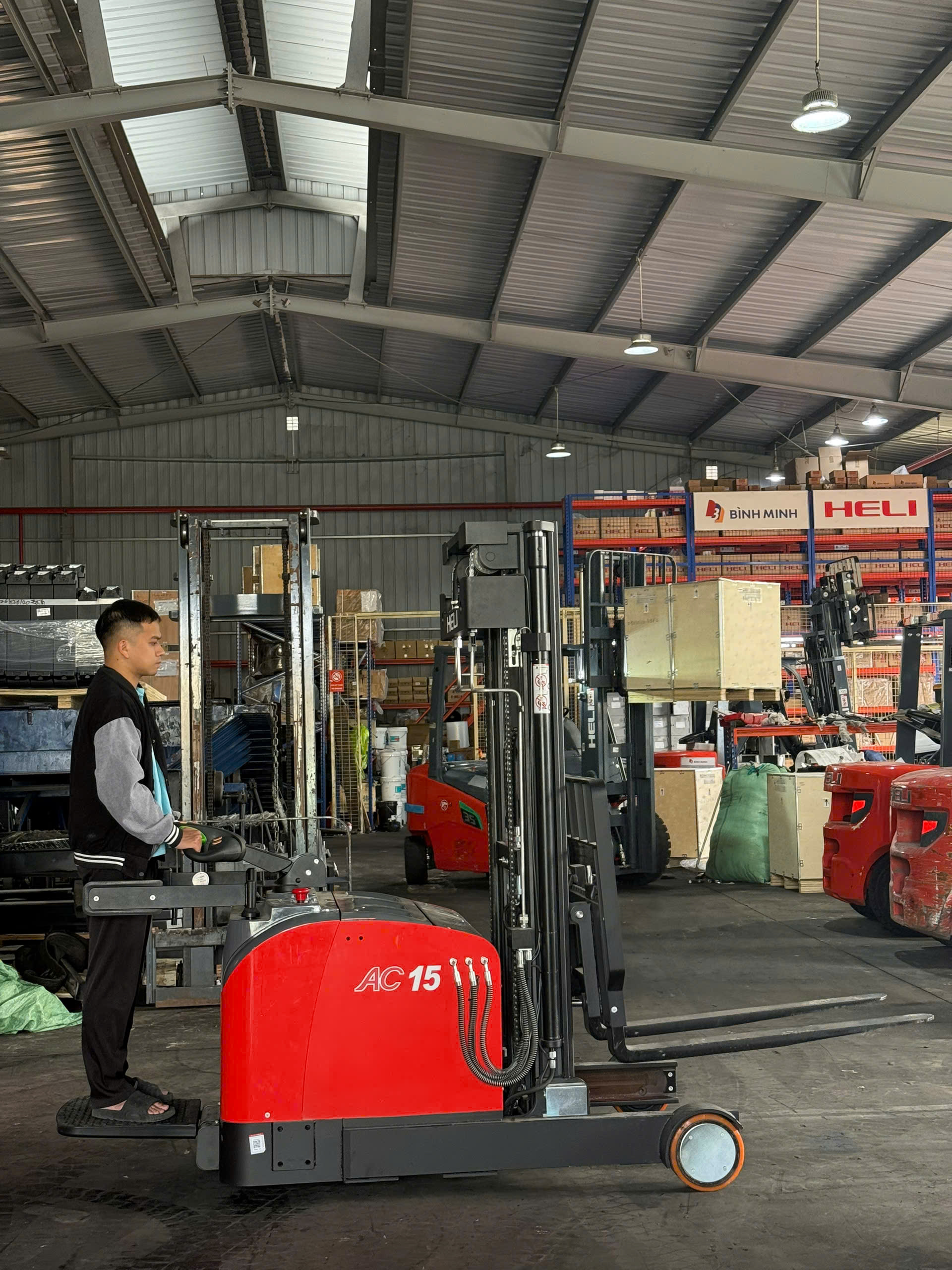 Xe nâng tay điện đứng lái 1.5 tấn CQDM15-810 HELI