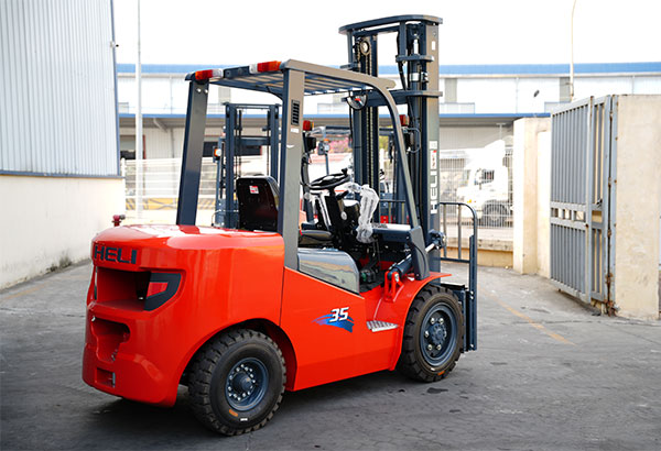 Xe Nâng Dầu 3,5 Tấn HELI