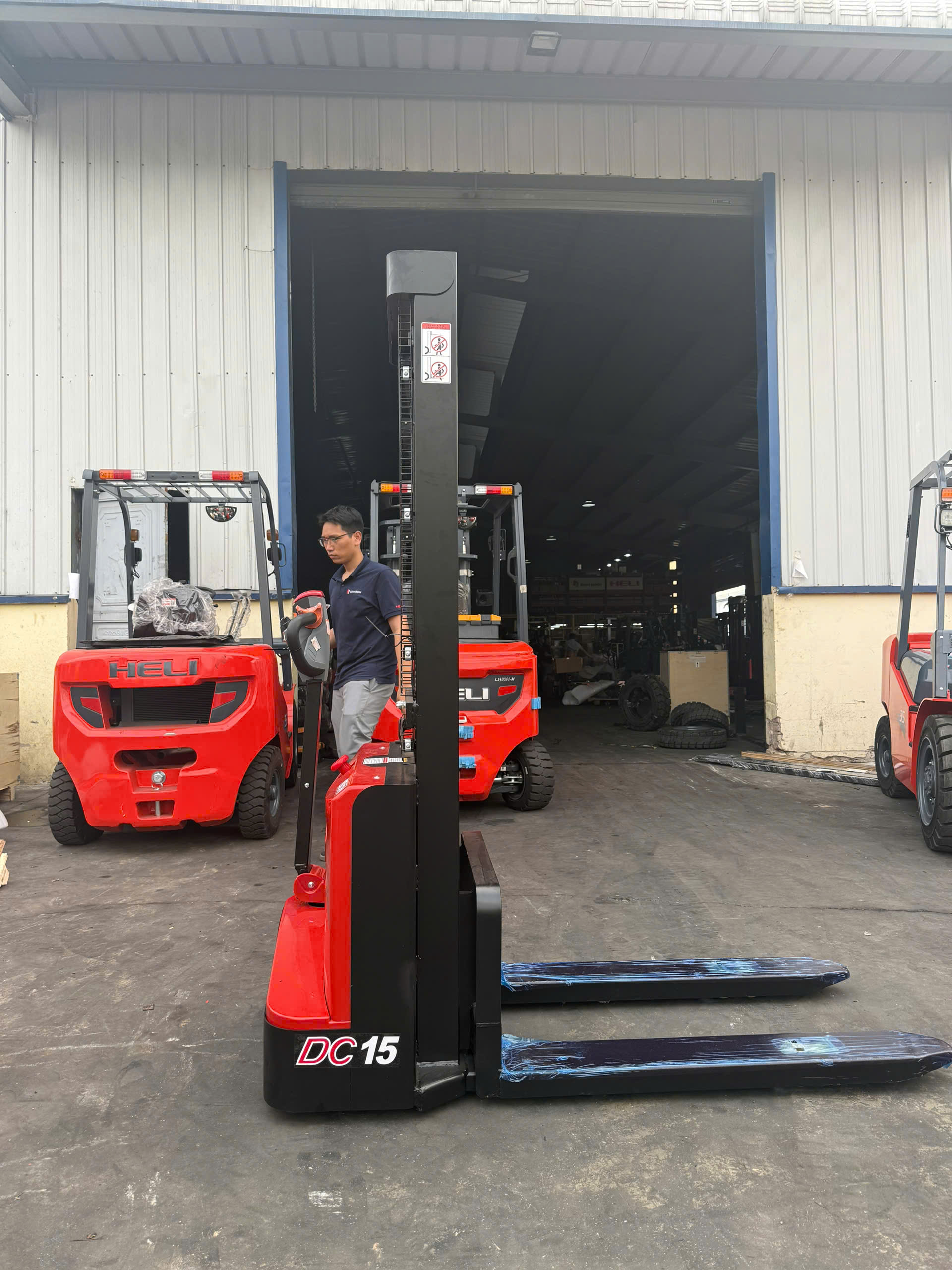 Xe nâng tay điện cao CDD15J HELI