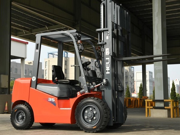 Xe Nâng Dầu 3 Tấn HELI