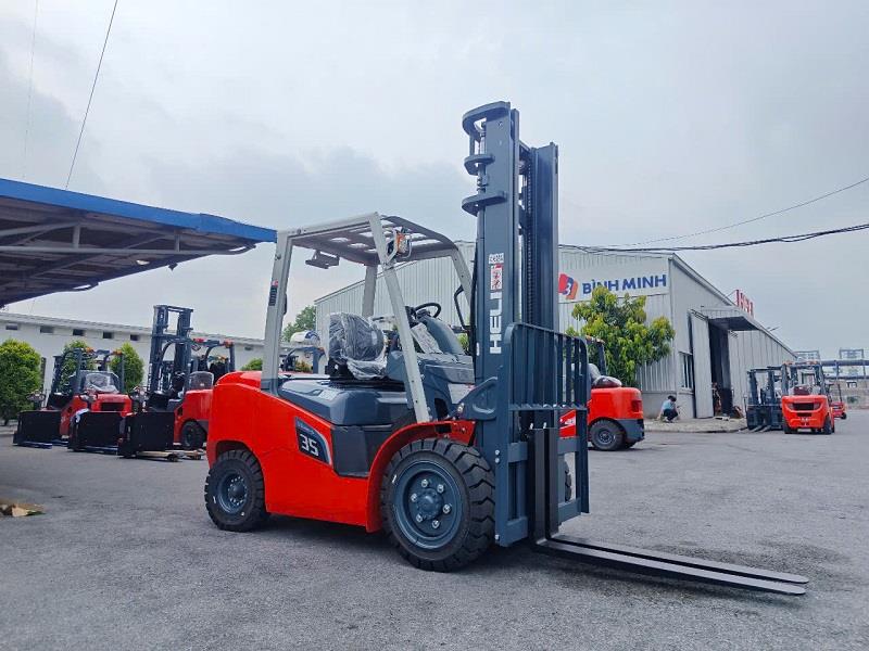 Xe Nâng Dầu 3,5 Tấn HELI