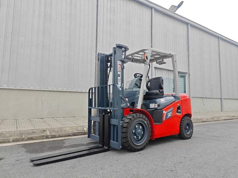 Xe Nâng Dầu 3 Tấn HELI