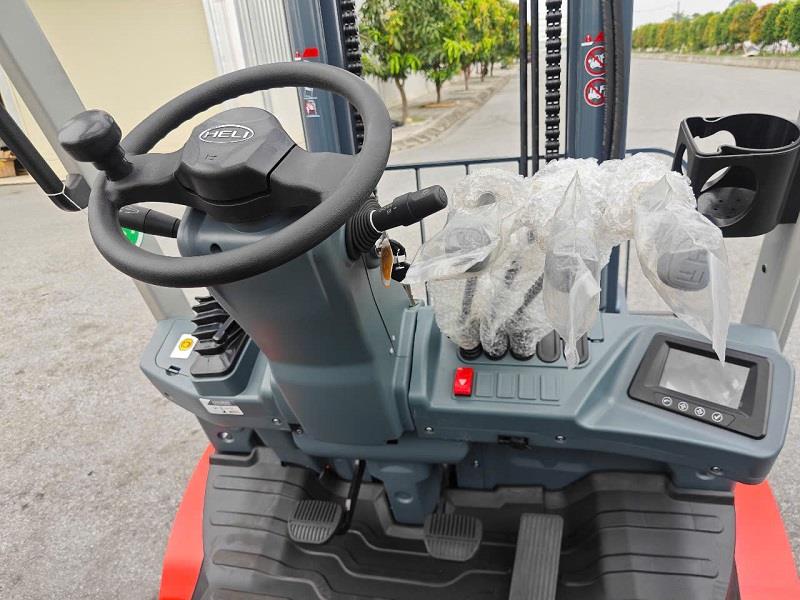 Xe Nâng Dầu 3 Tấn HELI