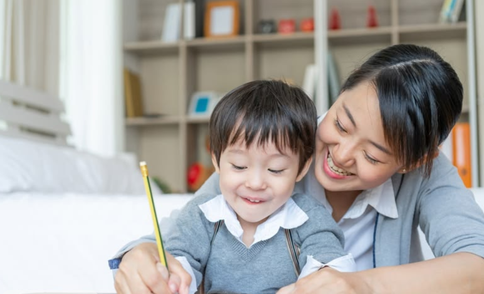 Nói ngọng có tự hết khi bé lớn hơn không?