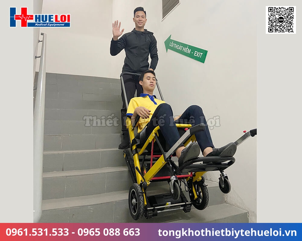 xe lăn có chức năng leo cầu thang