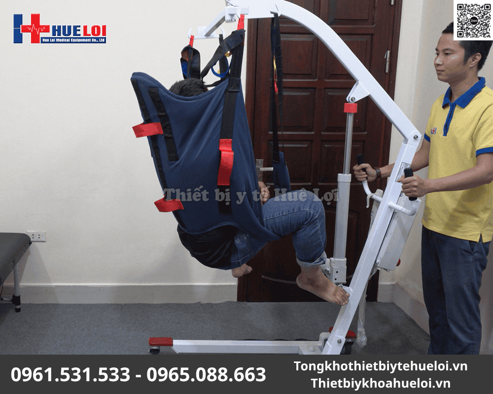 xe nâng hạ người già tai biến