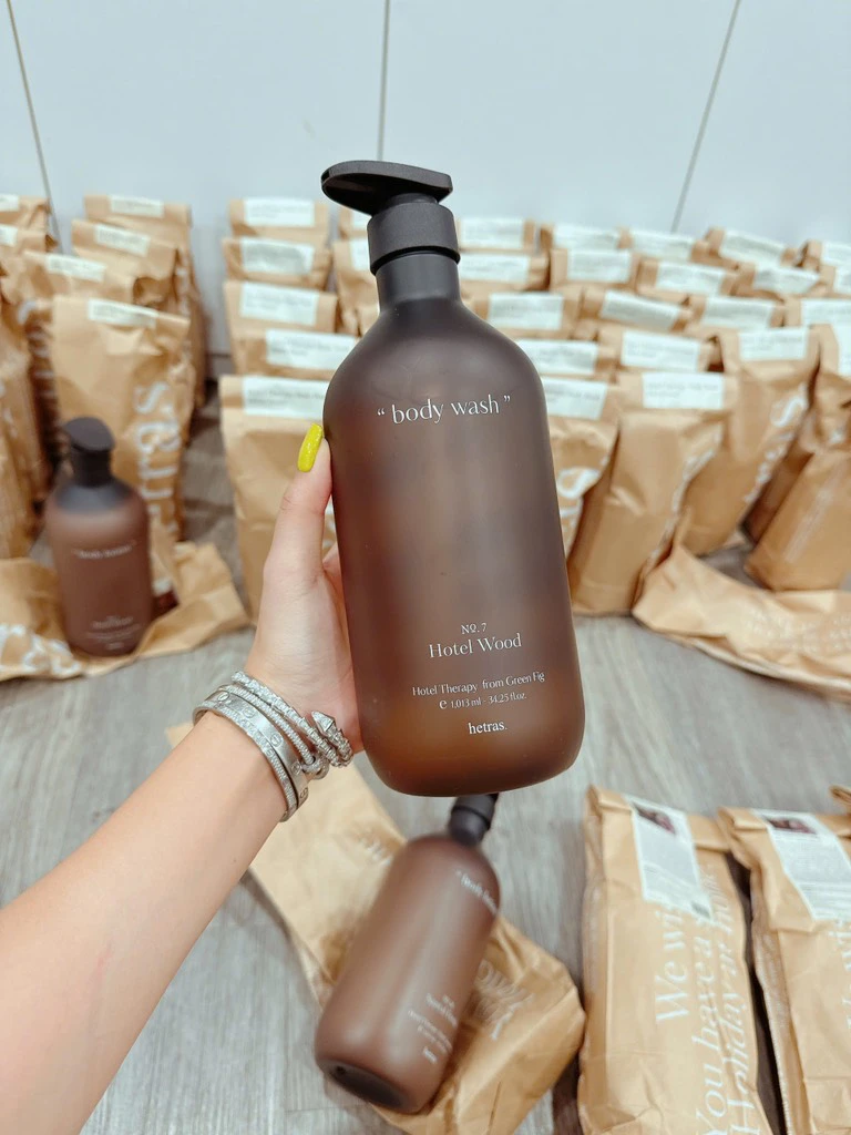 Sữa tắm hương nước hoa Hetras Hotel Therapy Body Wash 1031ml