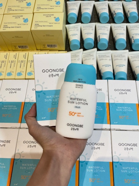 Kem Chống Nắng Dạng Sữa GOONGBE Waterful Sun Lotion Mild SPF50+/PA++++