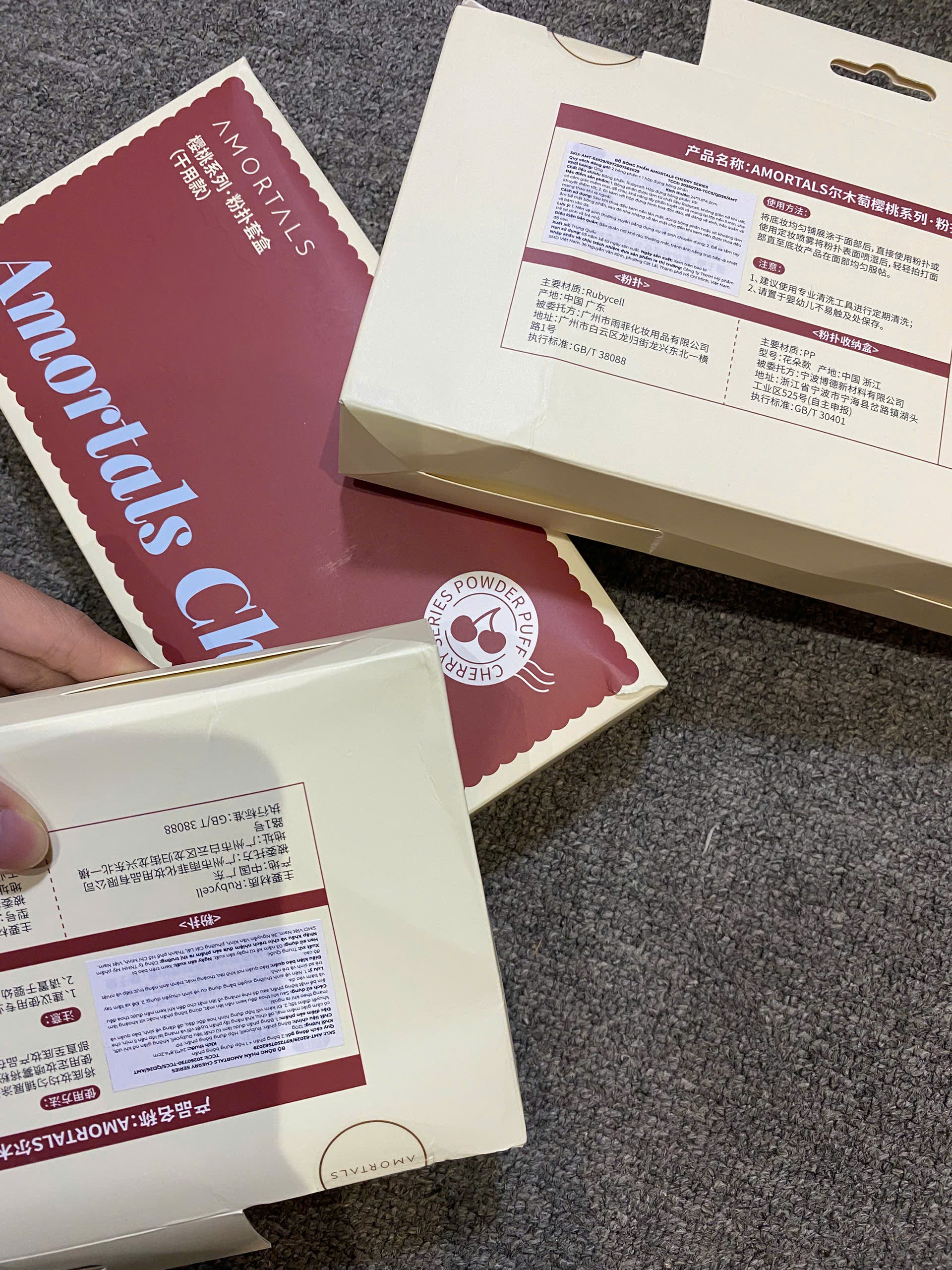 Bộ bông mút Amortal phiên bản Anh Đào Cherry Series (gồm 2 bông mút + 1 hộp đựng hình bông hoa)