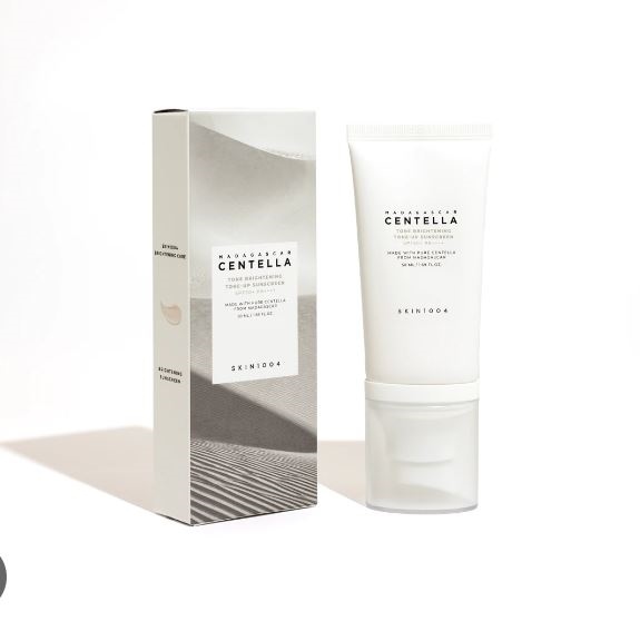 Kem chống nắng SKIN1004 Madagascar Centella Tone BRIGHTENING Tone­Up Sunscreen SPF50+ PA++++