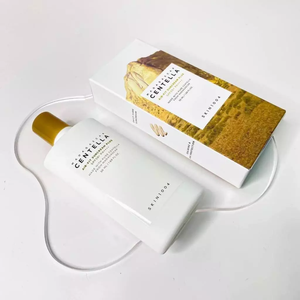Kem chống nắng SKIN1004 Madagascar Centella Air-­Fit Suncream Plus