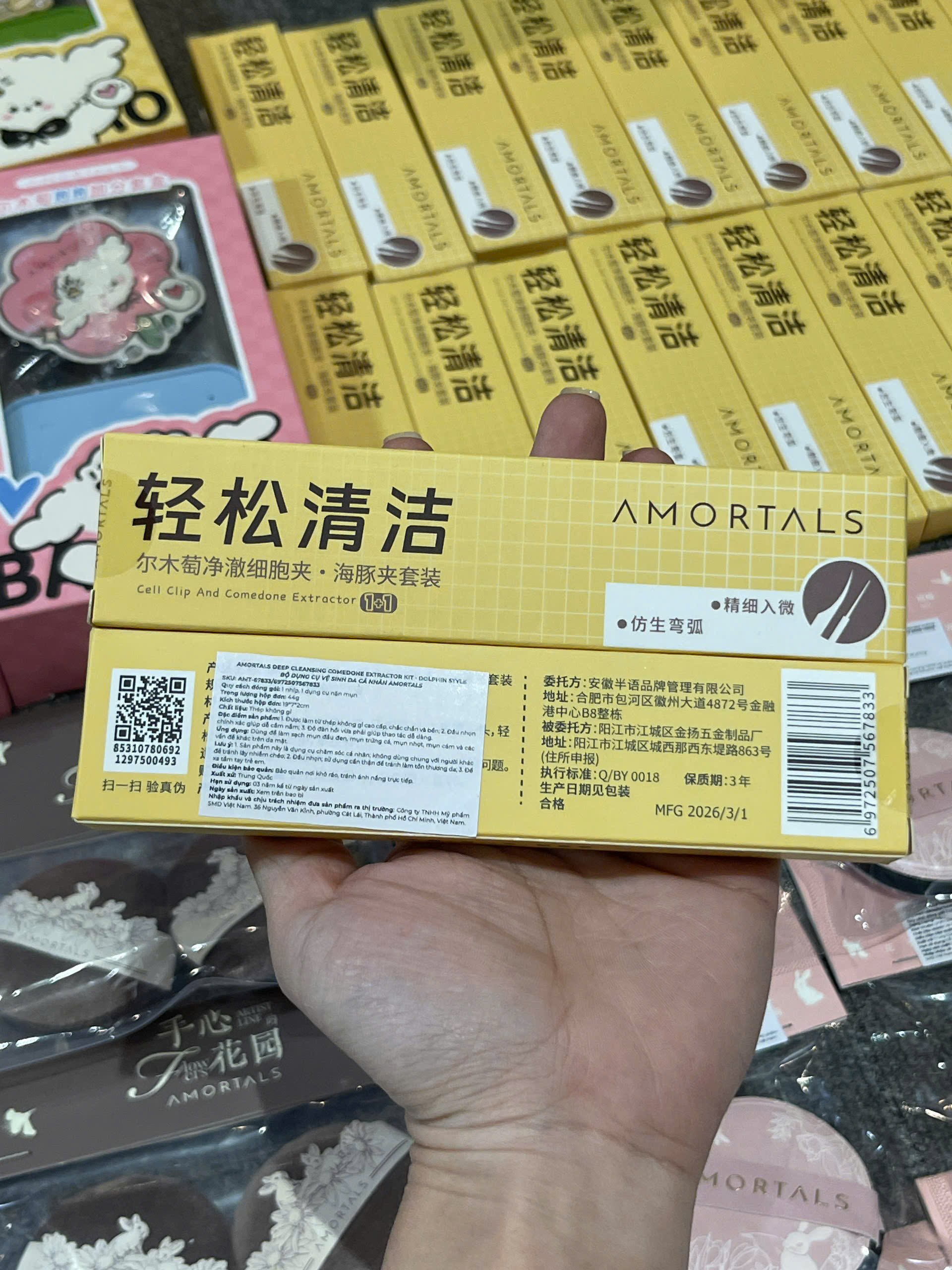 Bộ dụng cụ vệ sinh da cá nhân Amortals (gồm 1 nhíp cá heo + 1 cây nặn mụn)
