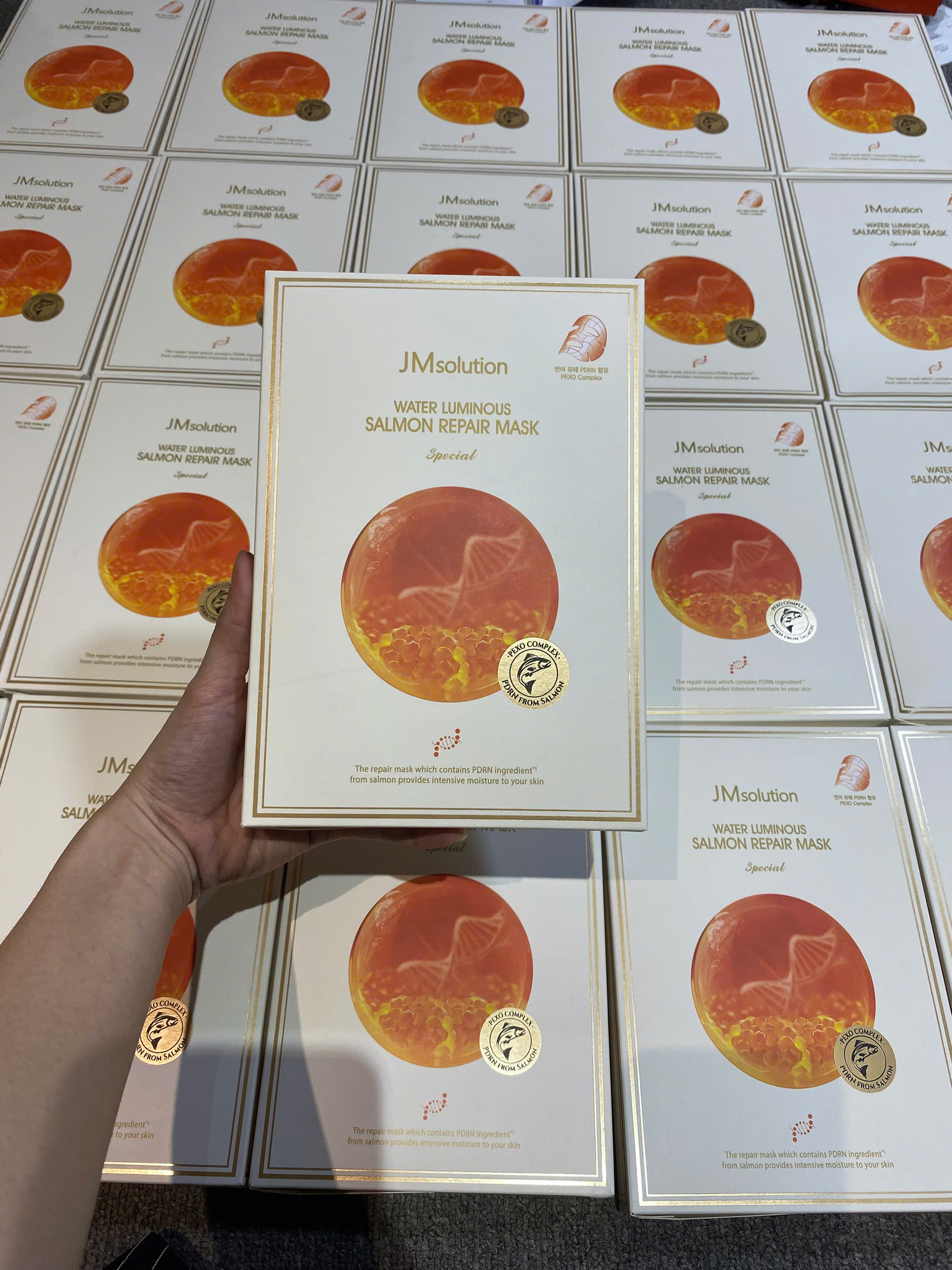 Mặt nạ phục hồi da cá hồi JMSolution Water Luminous Salmon Repair Mask Special 40ml