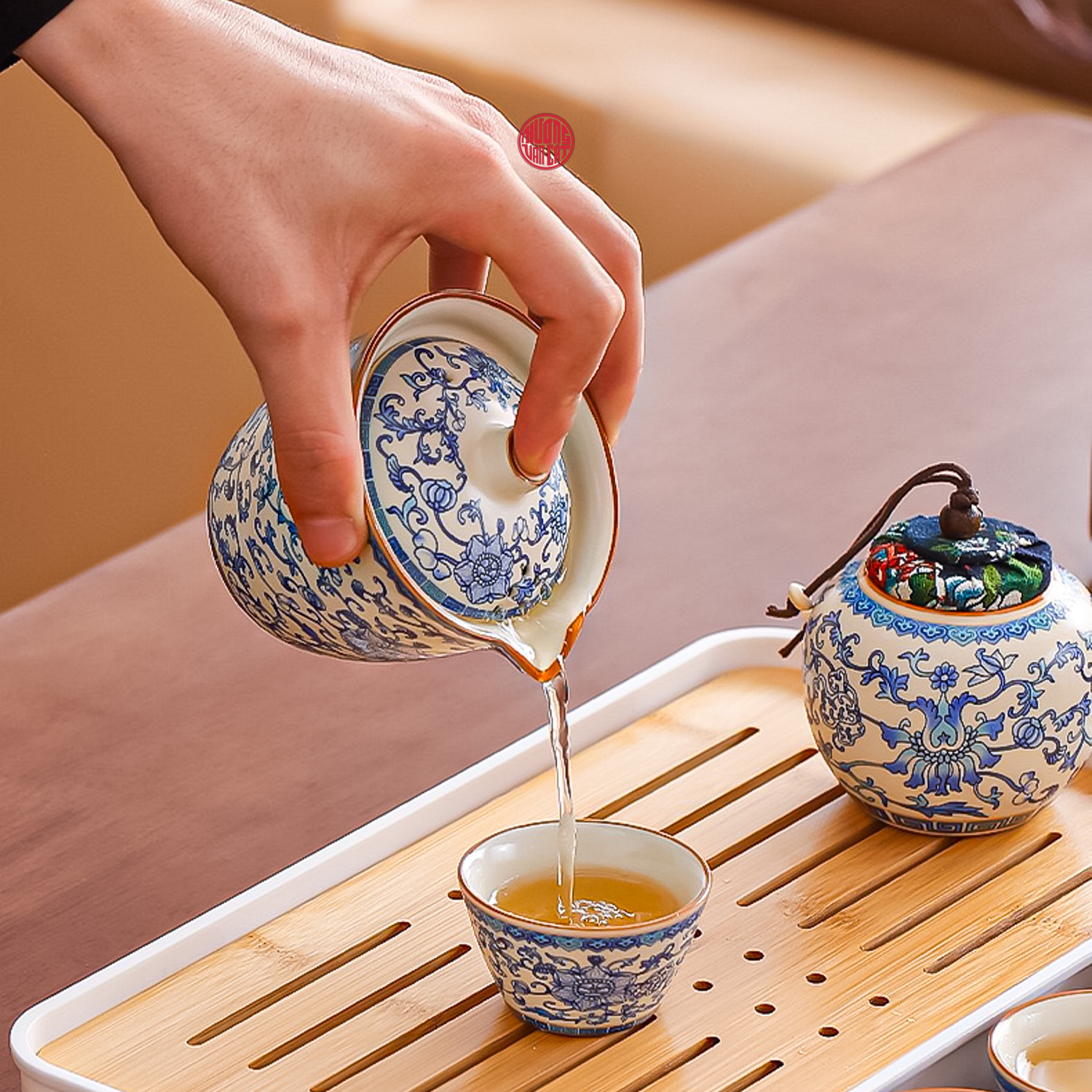QUÀ TẶNG BỘ ẤM TRÀ DU LỊCH ĐẦY ĐỦ  ( Túi vải xanh )