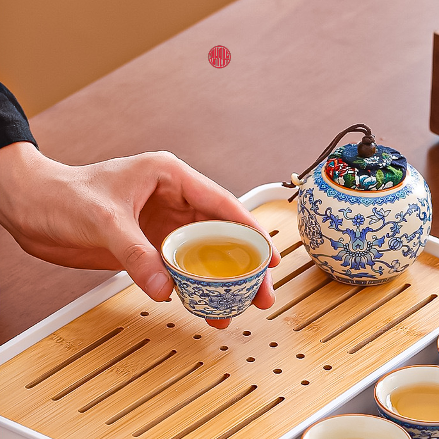 QUÀ TẶNG BỘ ẤM TRÀ DU LỊCH ĐẦY ĐỦ  ( Túi vải xanh )