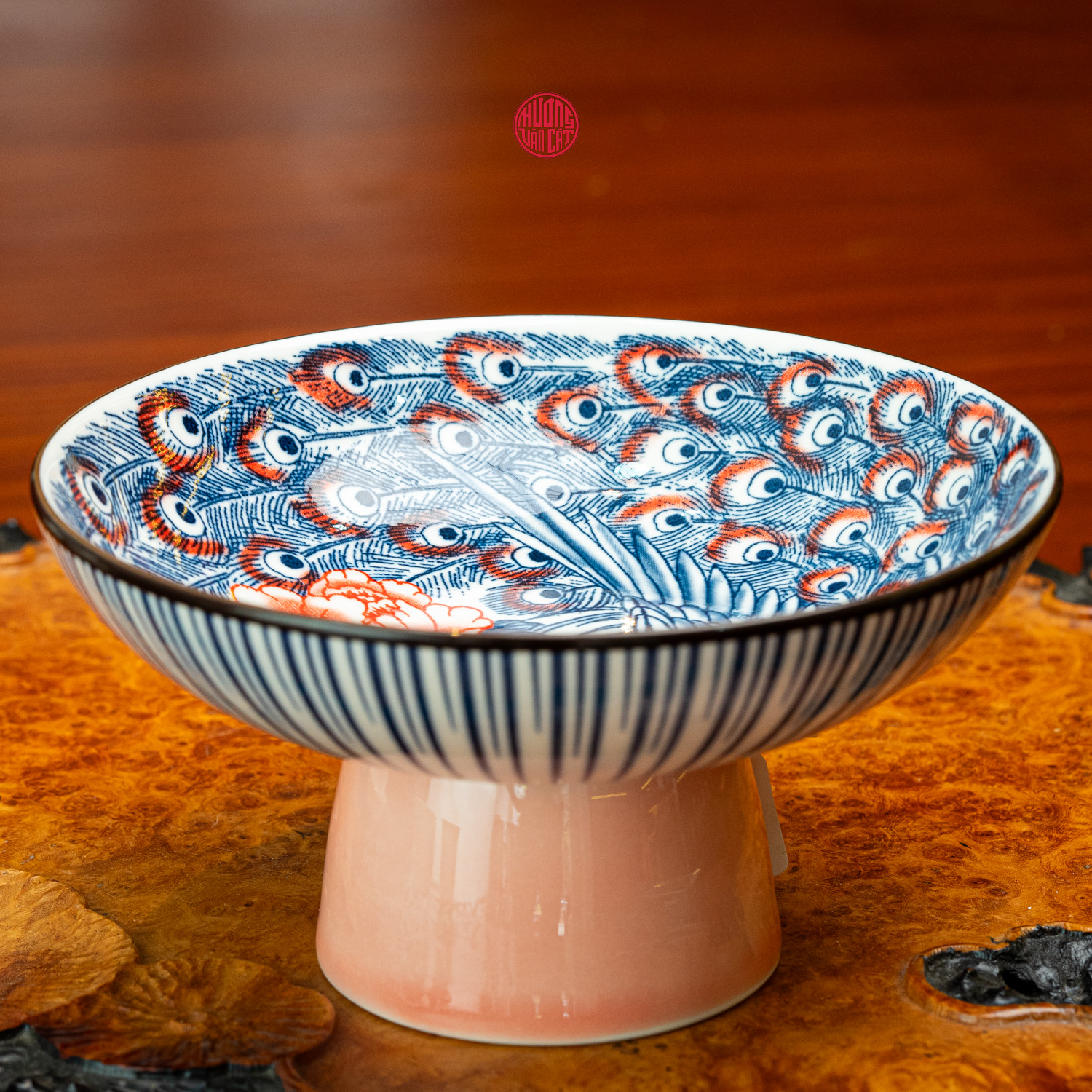 CHÉN SỨ VẼ TAY ĐỰNG HOA QUẢ (Chim Công)
