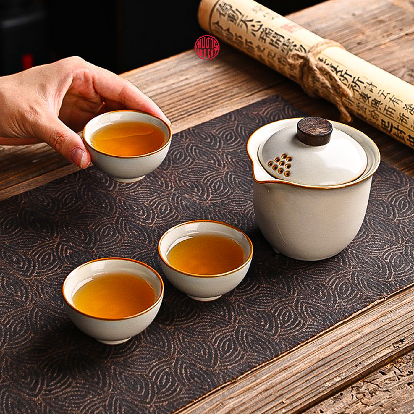 QUÀ TẶNG BỘ ẤM TRÀ DU LỊCH HÌNH HỘP VẢI XÁM GỌN NHẸ