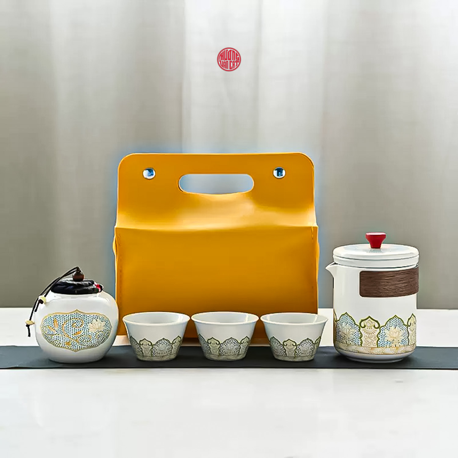 QUÀ TẶNG BỘ ẤM TRÀ DU LỊCH  ( Túi vàng )
