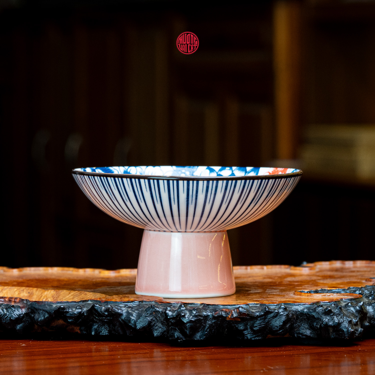 CHÉN SỨ VẼ TAY ĐỰNG HOA QUẢ (Chim Công)