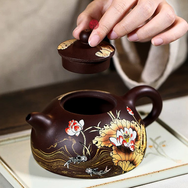 Ấm tử sa bán nguyệt nguyên khoáng lão tử nê vẽ tay sen cá đẹp 360ml