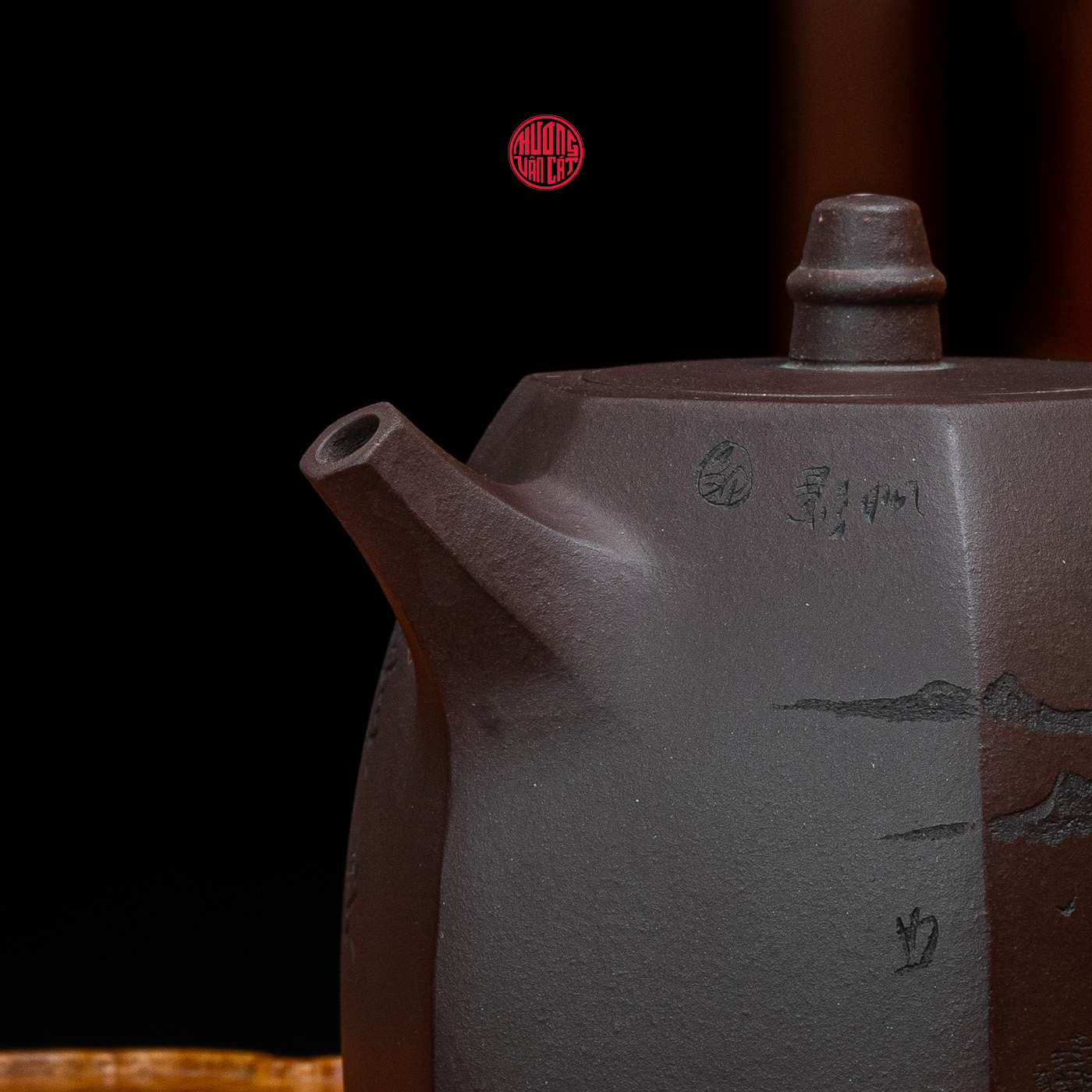 ẤM TRÀ TỬ SA LỤC PHƯƠNG KHẮC SƠN THỦY ( 300ml )
