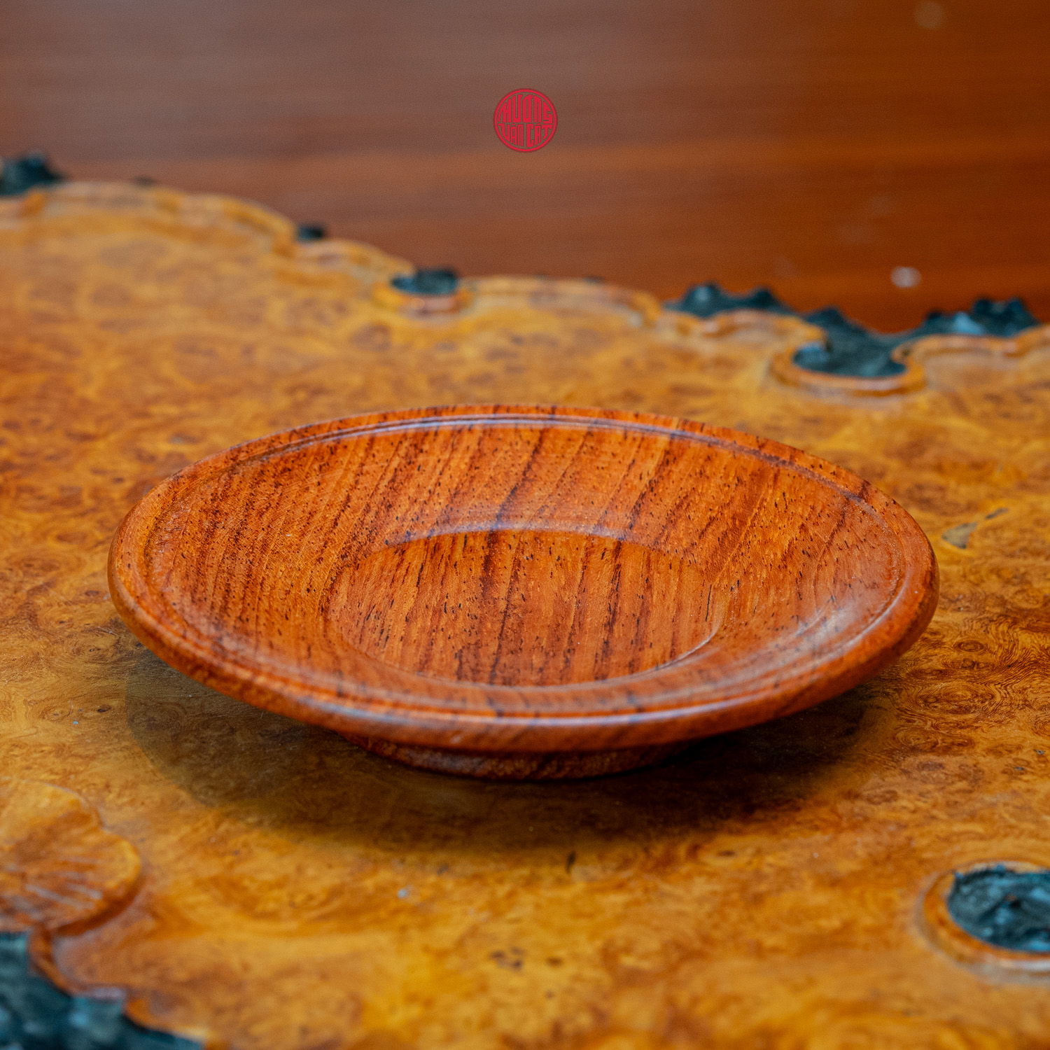 LÓT CHÉN TRÀ CHỦ TRÒN GỖ HƯƠNG (8x1,5 cm)