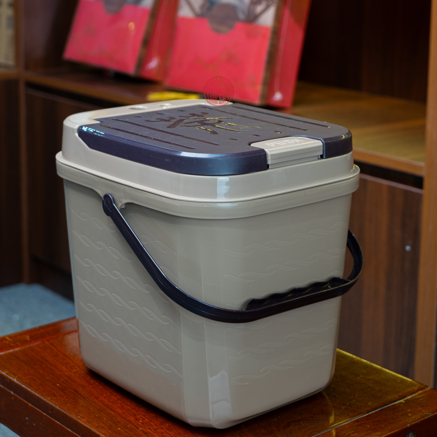 THÙNG CHỨA BÃ VÀ NƯỚC TRÀ