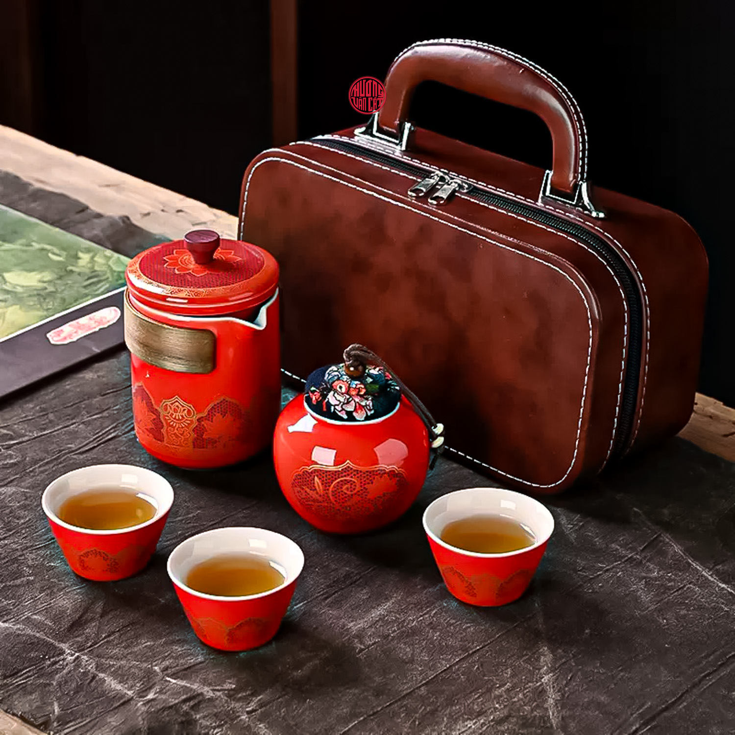 QUÀ TẶNG BỘ ẤM TRÀ DU LỊCH  ( Túi da nâu )