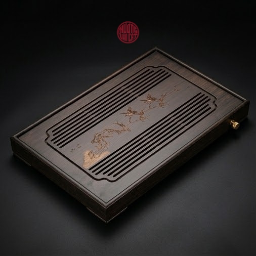 KHAY TRÀ TRE MÀU ĐEN KHẮC CÂY KIỂNG ( 40x27,5x5,7 cm )